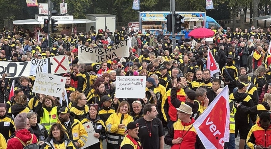 Almanya'da postacılarda taleplerinin yeni posta yasasında yer alması için gösteri