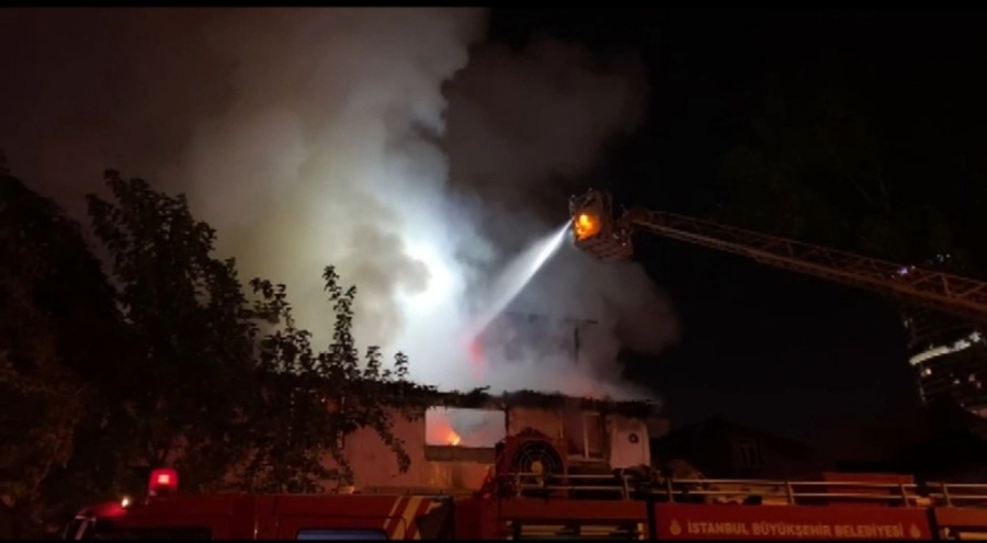 Ataşehir'de korkutan yangın!