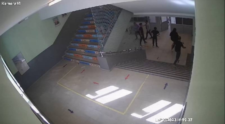 Disipline verilen öğrencinin velisindan öğretmenlere saldırı!