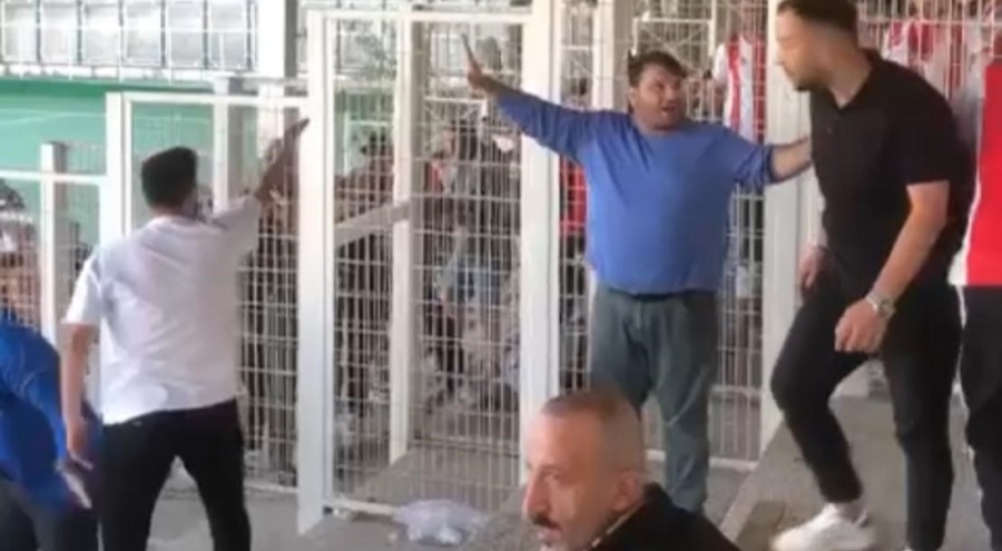 Bursa'da sahada tansiyon yükseldi! Su şişesi ve taşlar havada uçuştu