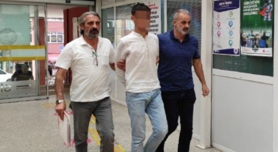 Veresiye alkol vermeyen yaşlı adamı kalbinden bıçaklamışlardı, sanıklar hakim karşısında