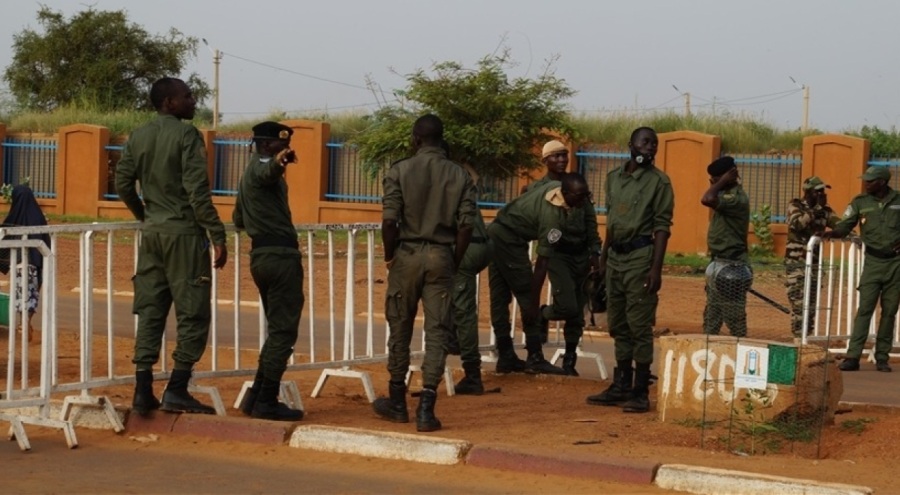 Nijer'de konuşlu Fransız askerleri ülkeden ayrılmaya başladı