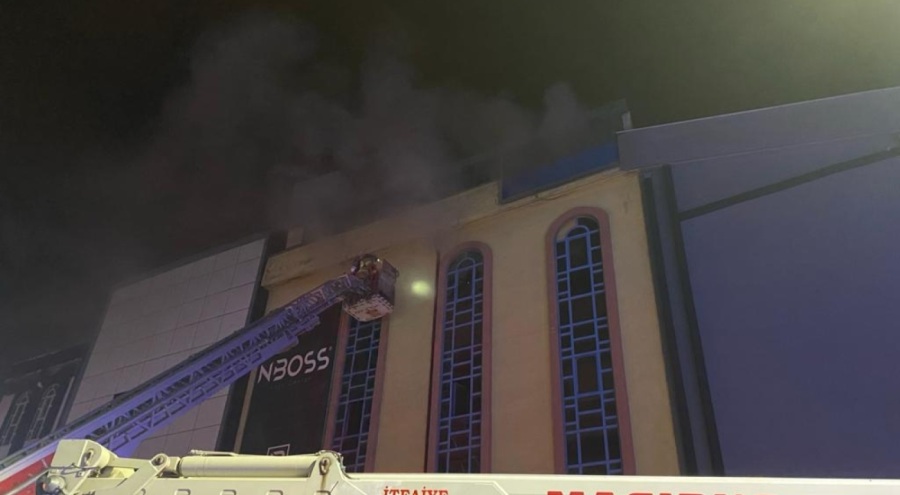 Bursa'da mobilya imalathanesinde yangın!