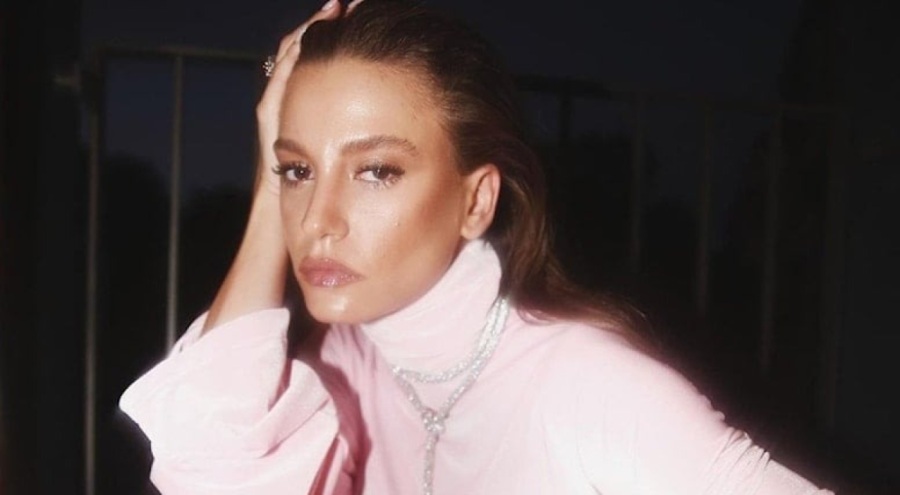 Serenay Sarıkaya'nın pozları olay oldu