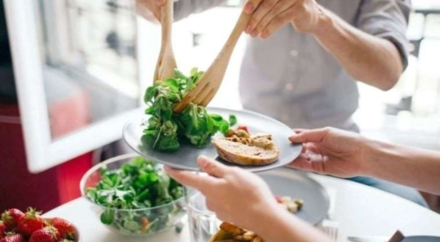 Beslenme uzmanından uyarı: Akdeniz tipi beslenme meme kanserinden koruyor