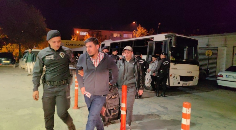 Bursa'da 20 kaçak göçmen sınır dışı edildi!