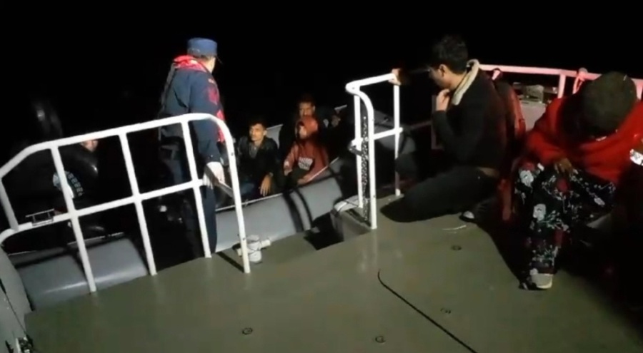 Ayvalık açıklarında 19 düzensiz göçmen kurtarıldı