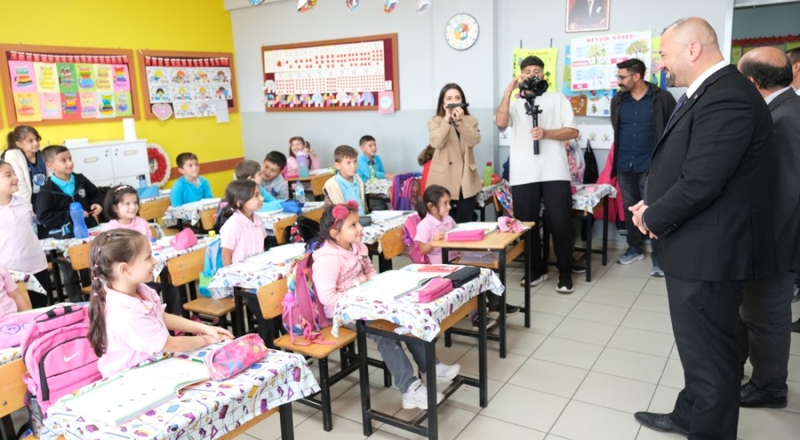 Bursa Orhaneli Belediye Başkanı ilkokul öğrencilerine misafir oldu