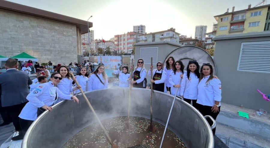 Bursa Uludağ Üniversitesi'nin aşçı adayları Niğde'den ödülle döndü