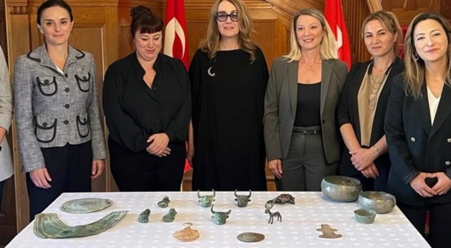 Bakan Ersoy'dan tarihi eserlere ilişkin açıklama: İsviçre'den getirildi