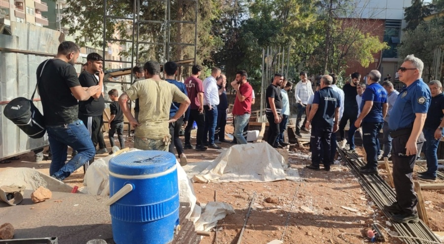 Kütüphane inşaatında çökme! Yaralılar var