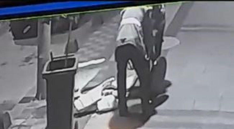 Temizlikçi çöp kovasını kırdı! Vatandaştan tepki gecikmedi