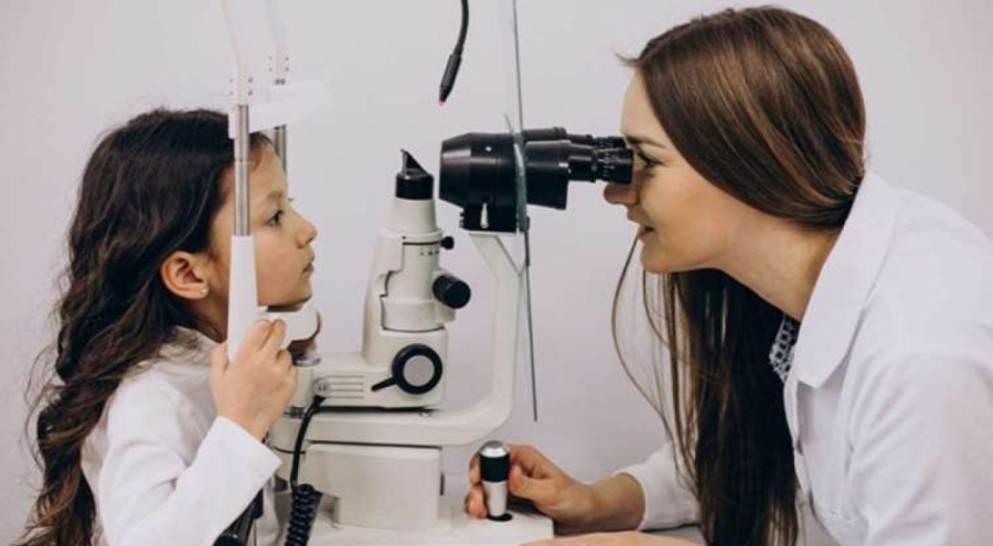 Çocukların açık havada en az 1 saat durması miyop gelişimini düşürüyor