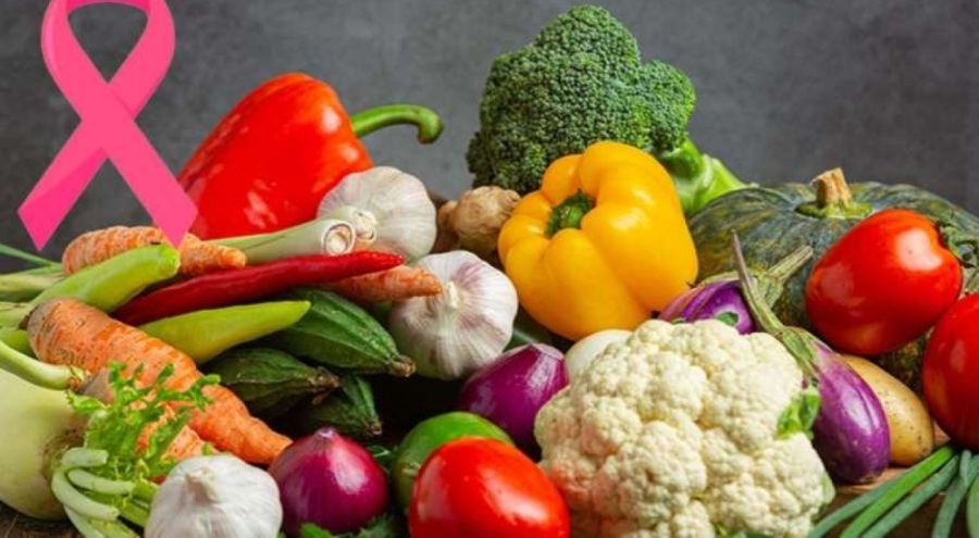 Uzmanı meme kanserinden koruyan 8 mucizevi besini açıkladı!