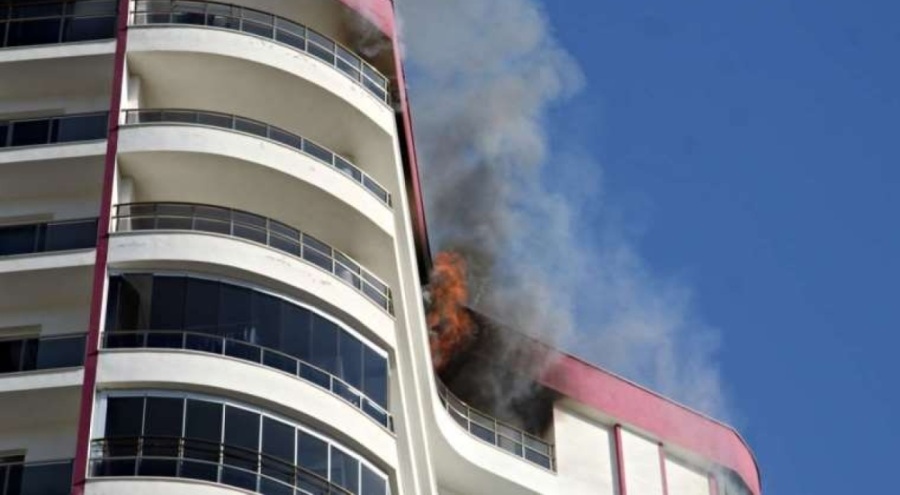 18 katlı binada yangın çıktı