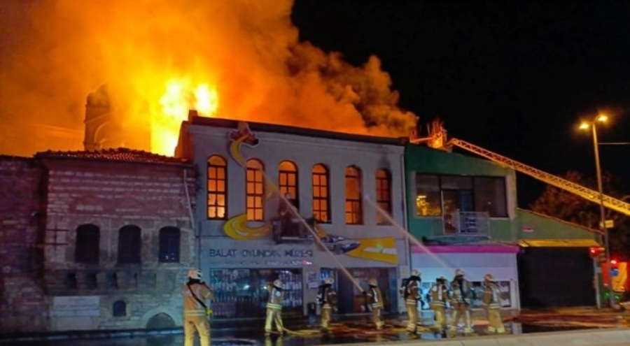 Balat'ta oyuncak müzesi cayır cayır yandı!