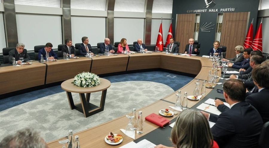 Kemal Kılıçdaroğlu, bugün de milletvekilleri ile bir araya geldi