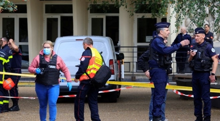 Fransa'da öğretmen öğrencisi tarafından öldürüldü