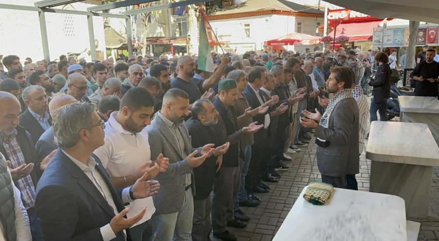 Bursa ve çevre illerde Filistin'de hayatını kaybedenler için gıyabi cenaze namazı kılındı