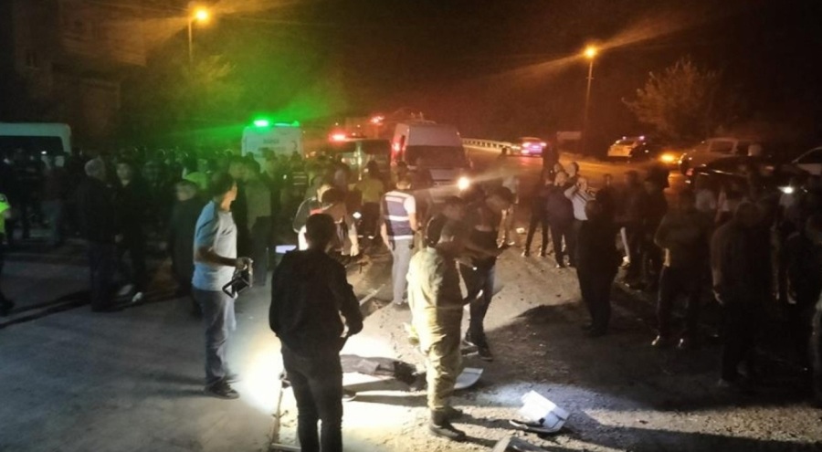 Osmaniye'de katliam gibi kaza: Tır, düğün konvoyundaki araca çarptı!