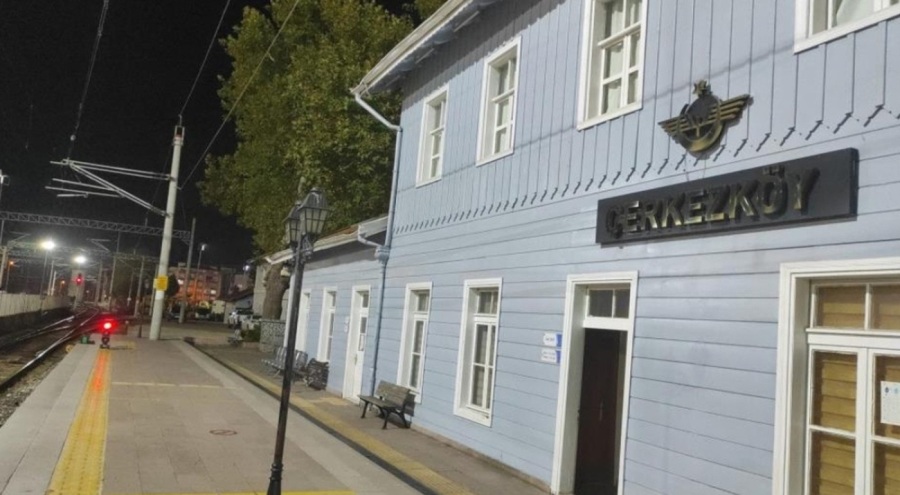 Tekirdağ'da trenin çarptığı yaşlı adam feci şekilde hayatını kaybetti