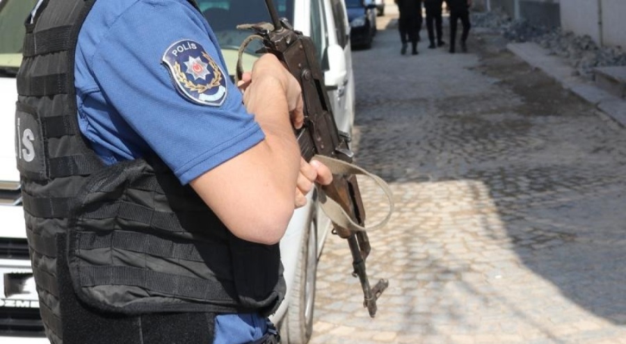 Sınırda yakalanan 2 terörist, milletvekili aracından çıktı