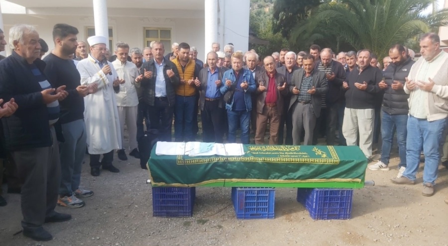 İznik'in ilk belediye başkanı Ahmet Kanlı son yolculuğuna uğurlandı