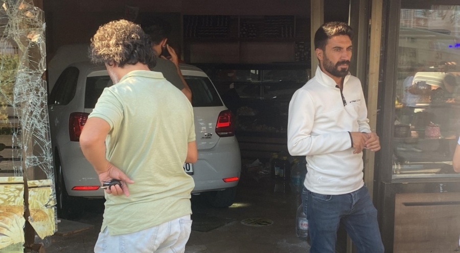 Otomobil fırına daldı