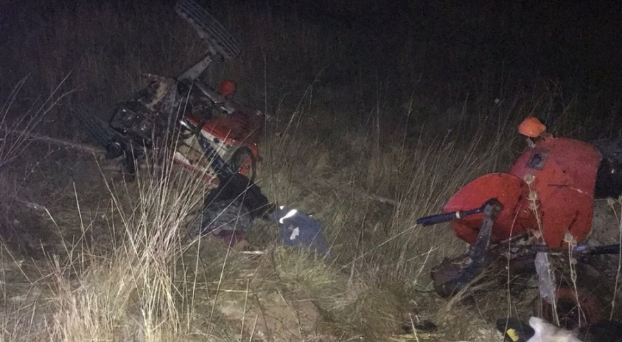 Tır, yol kenarındaki traktöre çarptı! 2 ölü 1 yaralı