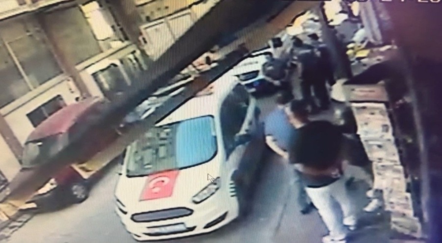 İstanbul'da akılalmaz olay! Önce birbirilerini bıçakladılar, sonra beraber kol kola alışverişe gittiler