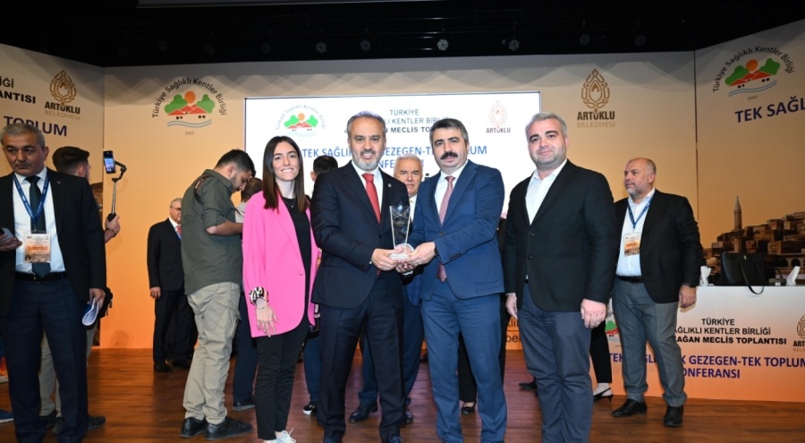Bursa Yıldırım Belediyesi Sağlıklı Kentler Birliği'nden ödül aldı