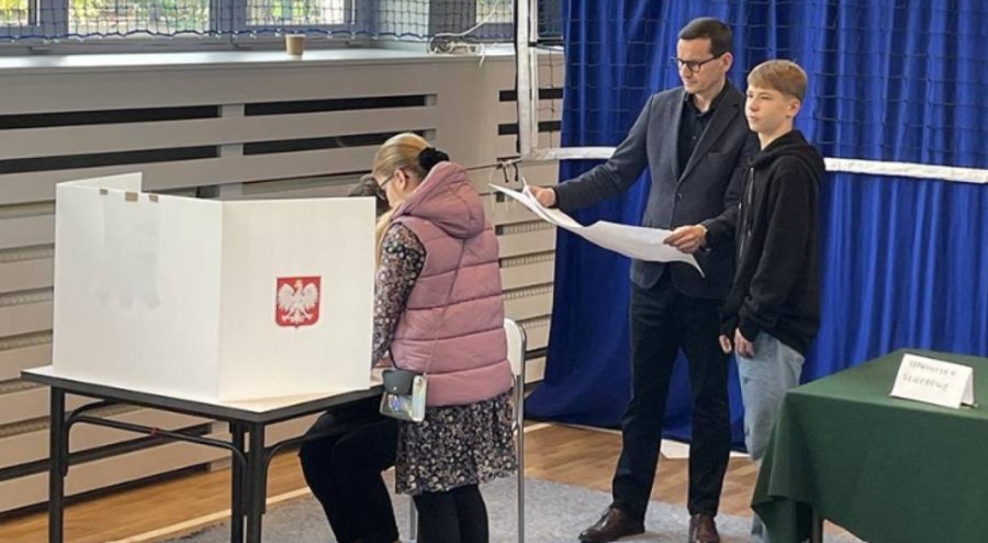 Polonya'da mevcut iktidar parlamentoda çoğunluğu sağlayamıyor