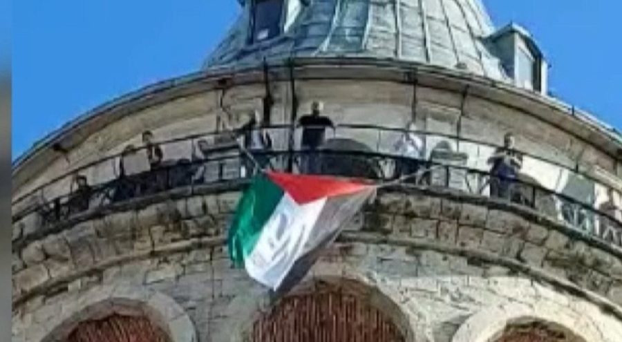 Galata Kulesi'nde Filistin bayrağı açıldı