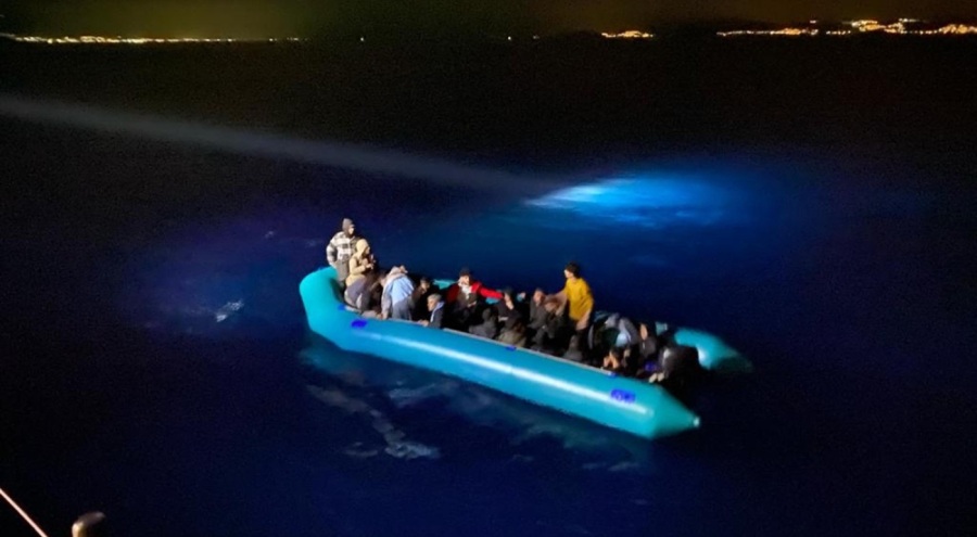 Başka ülkelere kaçmaya çalışan 21 kaçak göçmen yakalandı