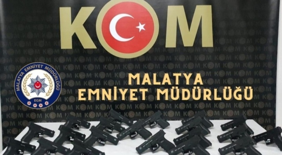 Malatya'da ruhsatsız 20 tabancaya el konuldu