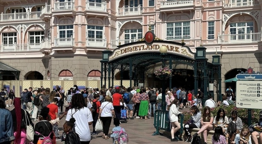 AP milletvekillerini taşıyan tren, Strazburg yerine yanlışlıkla Disneyland Paris'e gitti