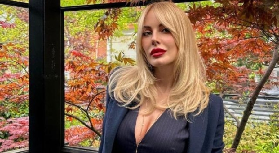 Hande Sarıoğlu'ndan doğum günü pozları