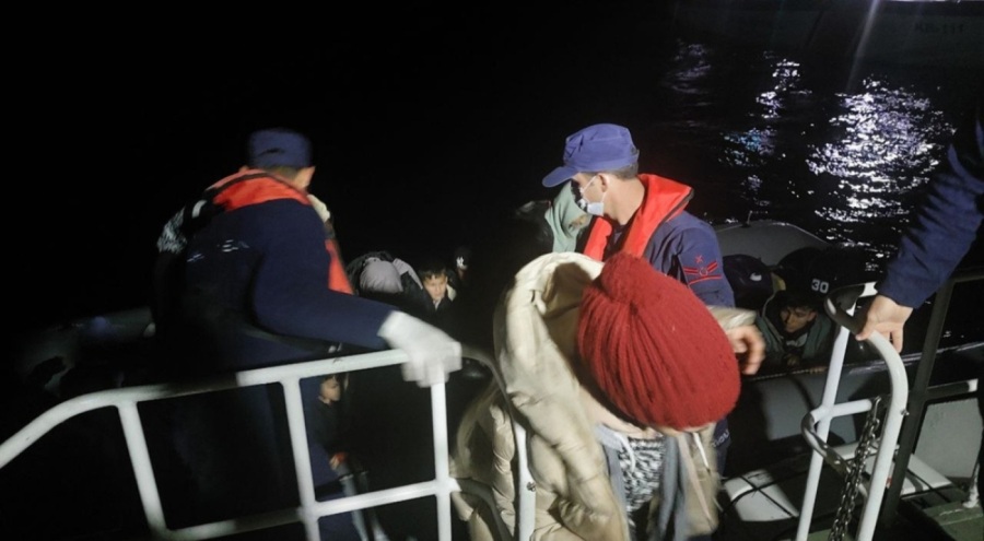 Ayvalık'ta 44 düzensiz göçmen yakalandı