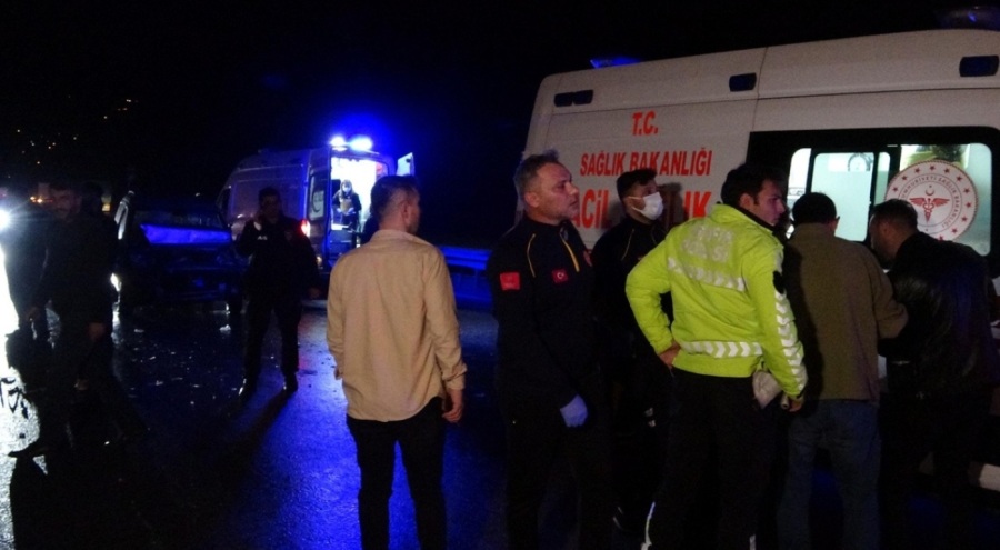 TEM otoyolunda 26 araç birbirine girdi: Çok sayıda yaralı var!