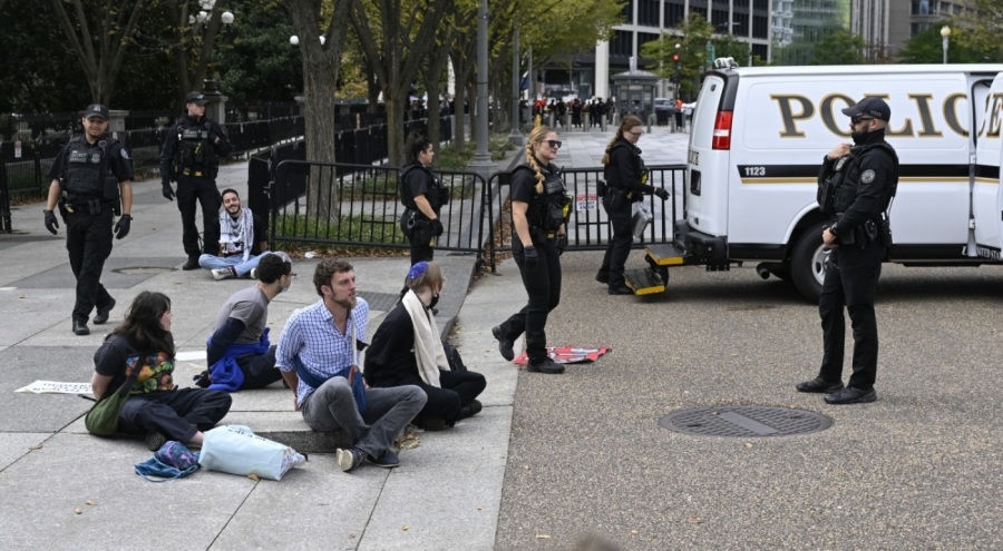 Beyaz Saray önünde "ateşkes" için eylem yapan 15 Yahudi'ye gözaltı!