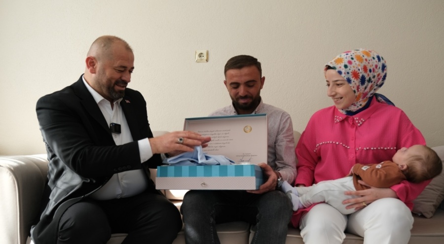 Başkan Aykurt'tan yeni doğan ziyareti