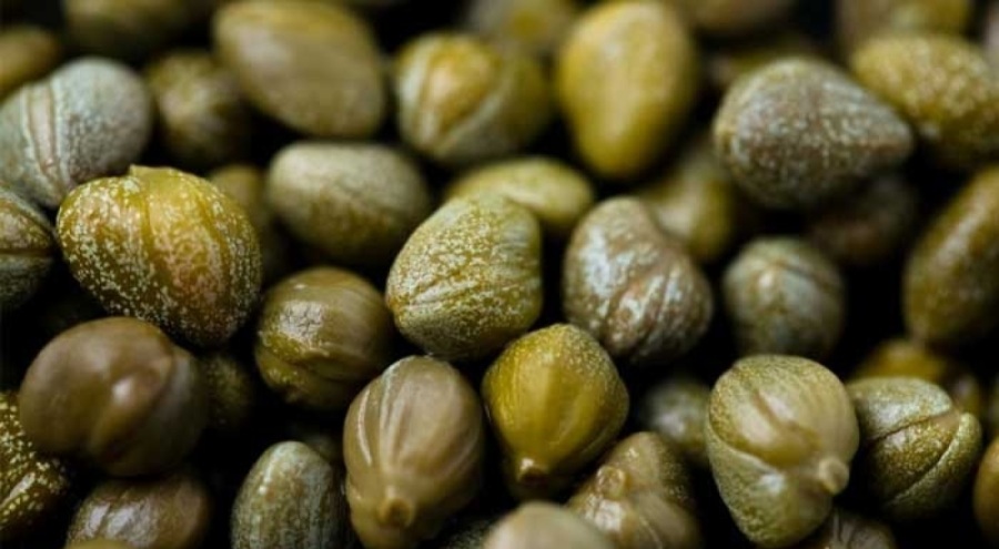 Kapari yağı ciltteki lekeleri gidermeye ve romatizmaya bire bir