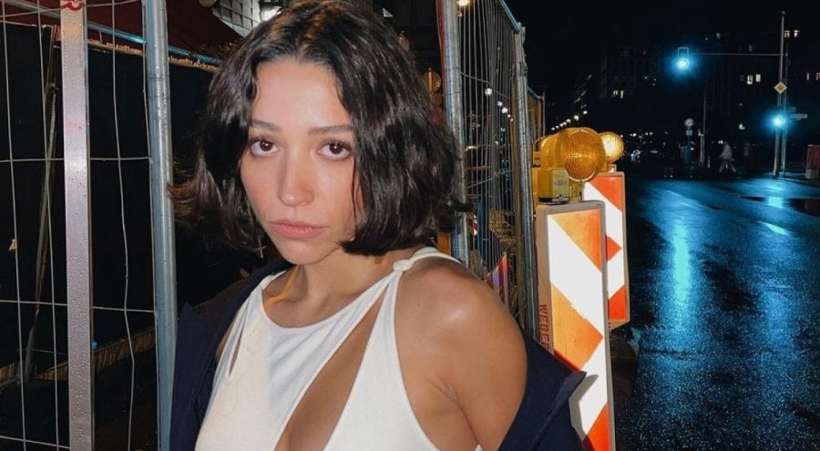 Zeynep Bastık spor salonundan poz paylaştı