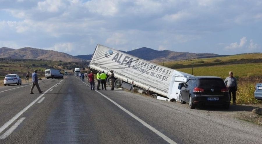 Kilis'te tır kazası! 2 yaralı