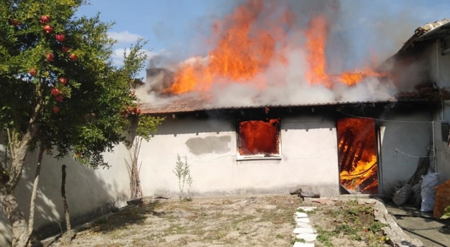 Balıkesir'de ev yangını söndürüldü