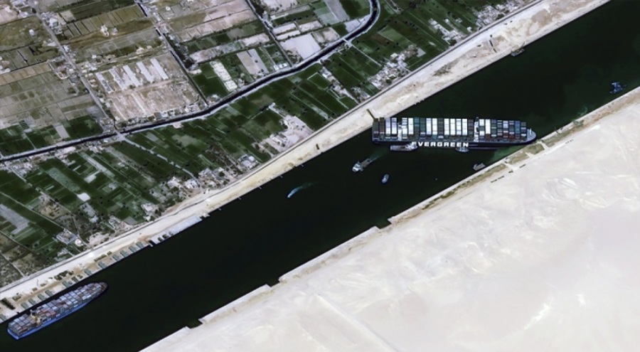 Mısır, 2024'te Süveyş Kanalı'ndan geçiş ücretini artıracak