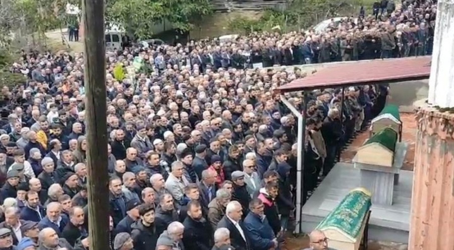 Kocaeli'de cenaze dönüşü kaza: 3 kişi toprağa verildi