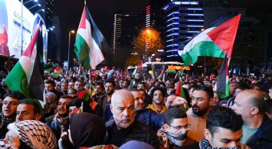 İstanbul'daki İsrail Başkonsolosluğu önündeki kalabalığa polis, biber gazıyla müdahale etti