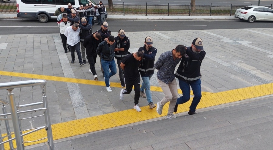 Kafes operasyonunda 8 kişi tutuklandı