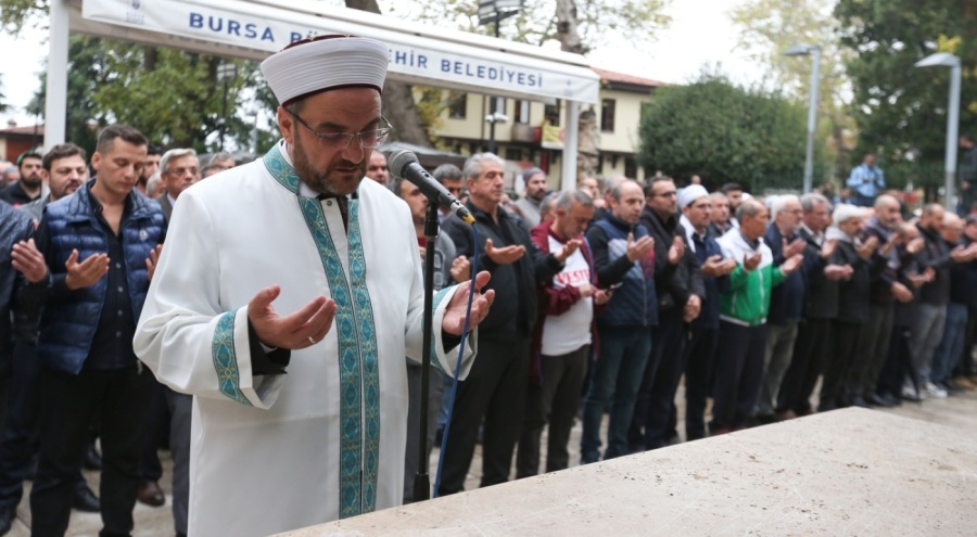 Bursa'da İsrail'in saldırılarında hayatını kaybeden Filistinliler için gıyabi cenaze namazı kılındı